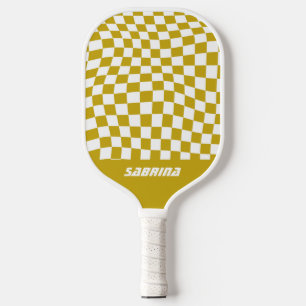 Personalisiertes Wavy Schachbrett   Golden and Whi Pickleball Schläger