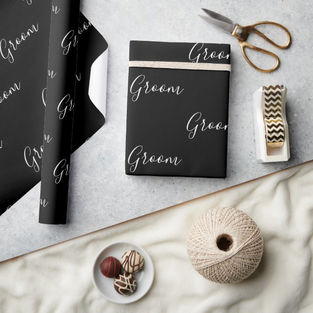 Personalisiertes White Script Eleganname Groom Geschenkpapier (Kunsthandwerk)