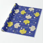 Personalisiertes Wrapping Paper Chanukah "Dreidels Geschenkpapier<br><div class="desc">Personalisiertes Chanukah/Hanukkah Wrapping Paper "Dreidels 2" Lassen Sie uns dieses Hanukkah Party mit unserer neuesten, personalisierten Geschenkpackung anfangen, um Ihre Chanukah Geschenke zu verkleiden:) Löschen Sie Text und fügen Sie Ihren eigenen Text überall auf dem Packpapier. Verwenden Sie Ihren bevorzugten Schriftart Stil, Farbe und Größe. Verwenden Sie die Bearbeitungstools, um...</div>