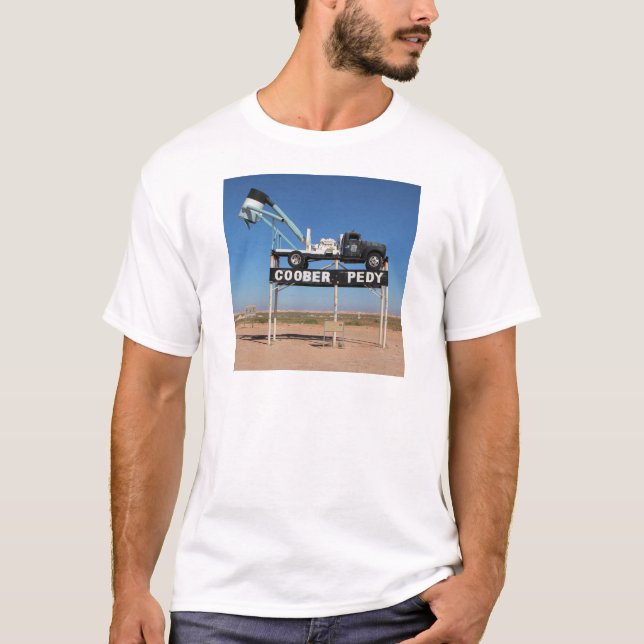 Personalizable Coober Pedy Outback Souvenir T-Shirt (Vorderseite)