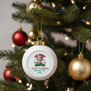 Personalize Baby First Christmas Brown Santa Deer Keramik Kugel-Ornament
