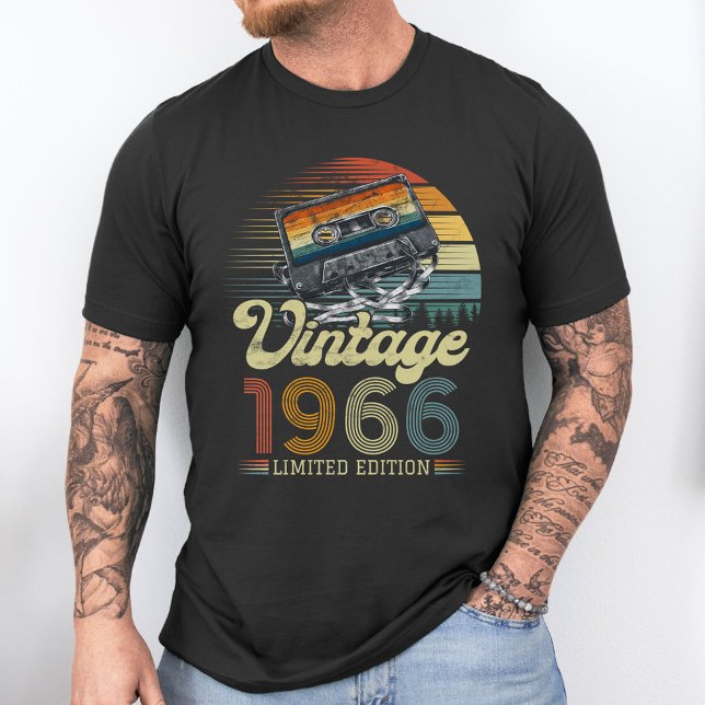 Personalize Birth Year Vintage Cassette Tape T-Shirt (Von Creator hochgeladen)