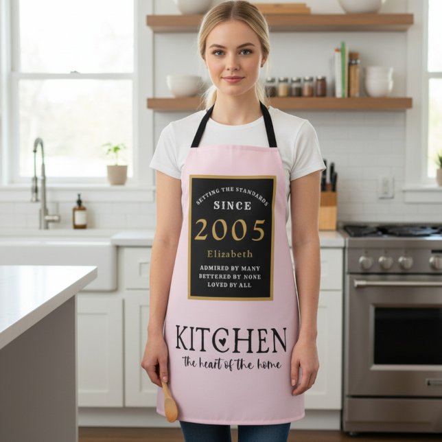 Personalized 21st Birthday Cook Chef Baker Pink Schürze (2005 pink birthday apron worn in a kitchen)