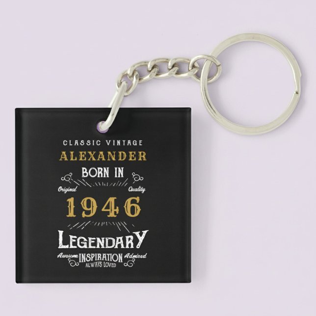 Personalized 80th Birthday Legend 1946 Vintage Schlüsselanhänger (Born 1946 birthday keychain. Pastel background.)