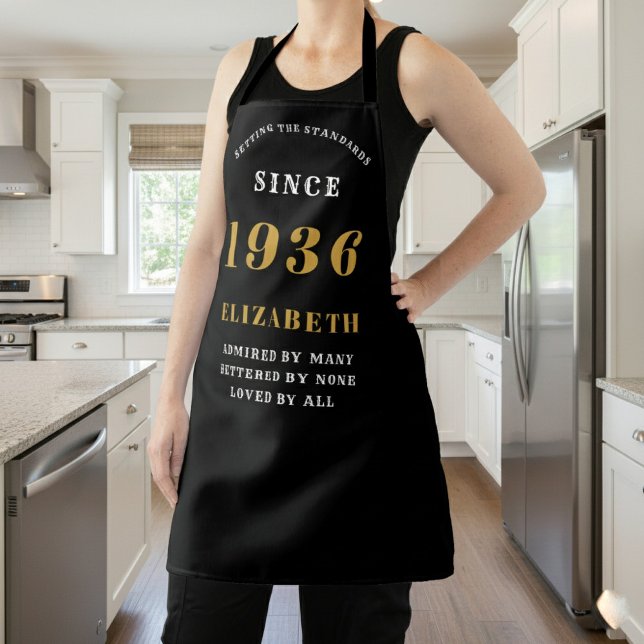 Personalized 90th Birthday 1936 Black & Gold Schürze (Apron born 1936 worn in a kitchen.)
