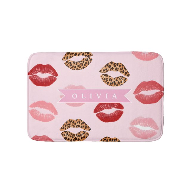 Personalized Chic Pink Leopart Print Lip Pattern Badematte (Vorderseite)
