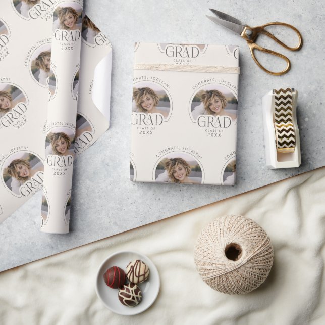 Personalized Cream Class of 2026 Photo Grad  Geschenkpapier (Kunsthandwerk)