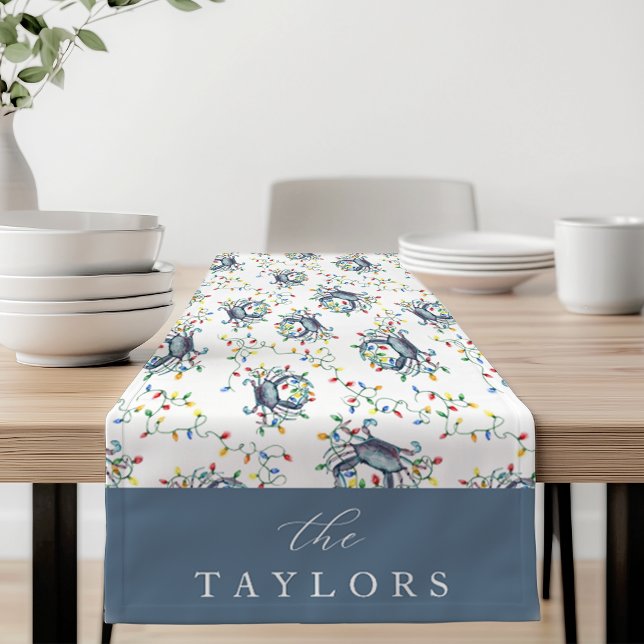 Personalized Deck the Claws Coastal Crab Christmas Kurzer Tischläufer (Von Creator hochgeladen)