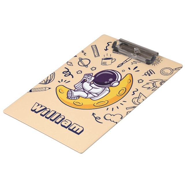 Personalized Doodle Space Planets Back to School Klemmbrett (Schrägansicht)