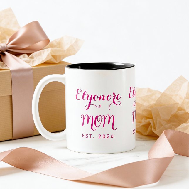 Personalized Elegant New Mom Name Est Pink Script  Zweifarbige Tasse (Von Creator hochgeladen)