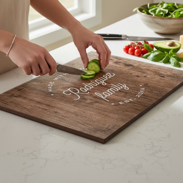 Personalized Family Name est. year faux wood Schneidebrett (Custom family name and year faux wood glass cutting board )