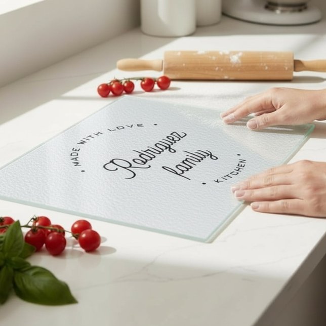 Personalized Family Name KITCHEN CHIC Schneidebrett (Simple, chic personalized family glass cutting board )
