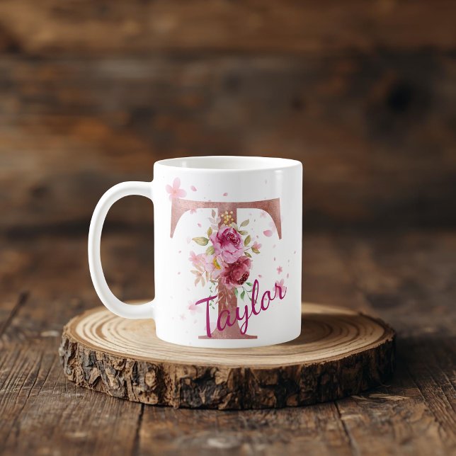 Personalized Floral Initial Mug – Letter T Kaffeetasse (Von Creator hochgeladen)