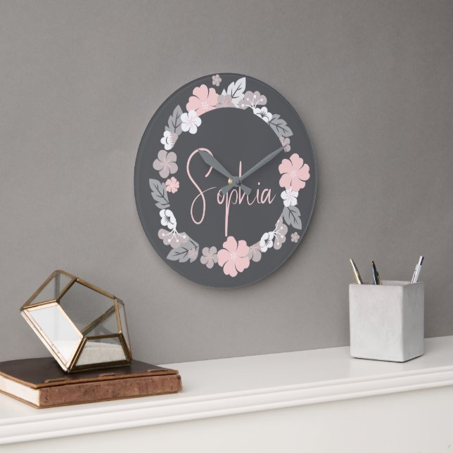 Personalized Floral Name Pink Große Wanduhr (Büro)