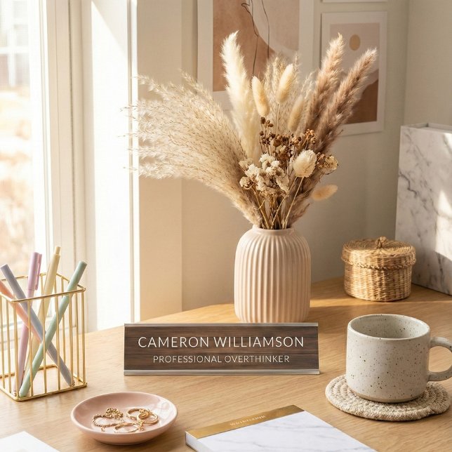 Personalized Funny Wood Paneling Overthinker Schreibtischnamensplakette (Von Creator hochgeladen)