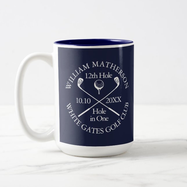 Personalized Golf Hole in One Navy Blue Zweifarbige Tasse (Links)