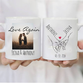 Personalized Holding Hands Couple Names & Date Tasse