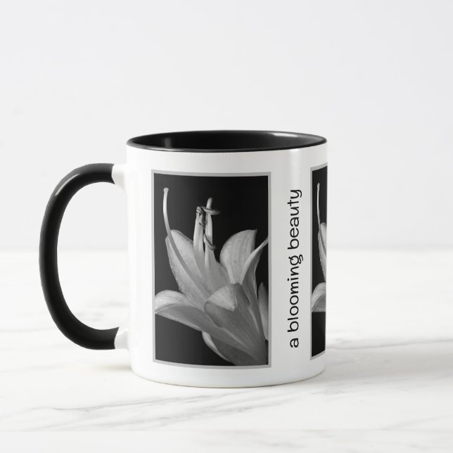 Personalized Hosta Flower in Black and White Tasse (Links)