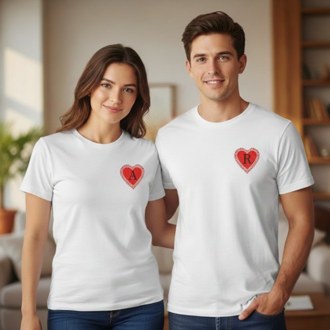 Personalized Initial Heart T-Shirt, Customizable I T-Shirt (Von Creator hochgeladen)