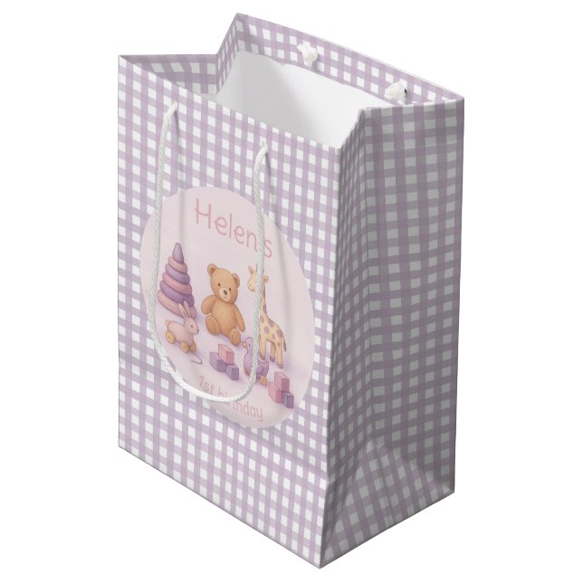 Personalized Lavender Gingham 1st Birthday  Mittlere Geschenktüte (Vorderseite Schrägansicht)