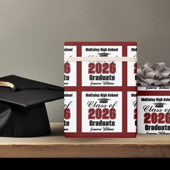 Personalized Maroon Class of 2026 Graduation Geschenkpapier (Von Creator hochgeladen)