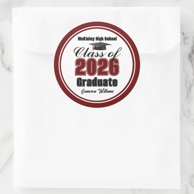 Personalized Maroon Class of 2026 Graduation Party Runder Aufkleber (Tasche)