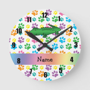 Personalized name alligator rainbow paws runde wanduhr