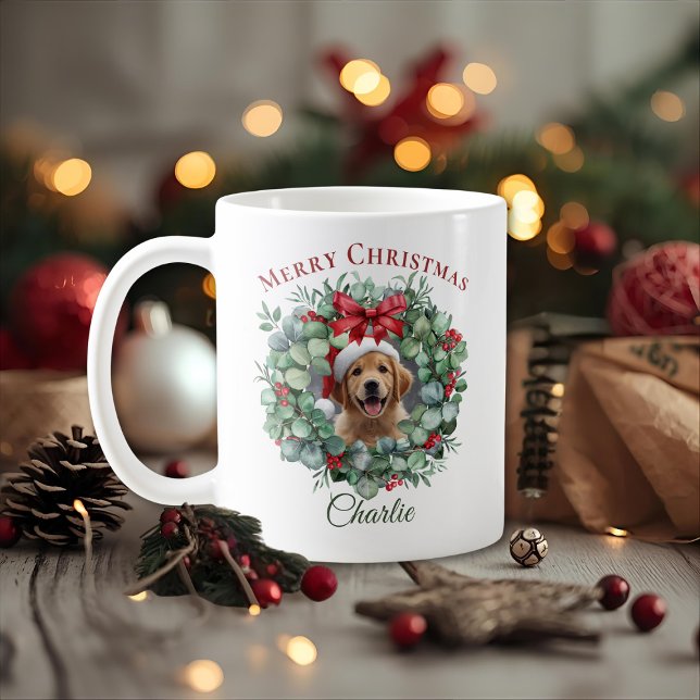 Personalized Pet Christmas Mug with Wreath & Name Kaffeetasse (Von Creator hochgeladen)