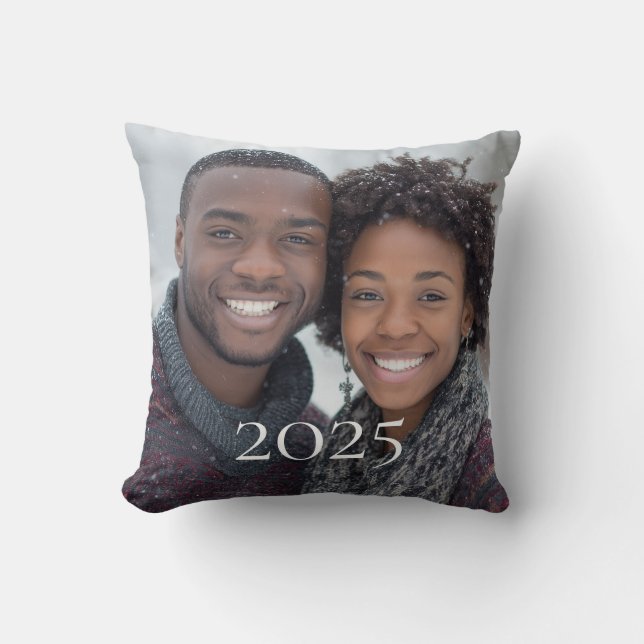 Personalized Photo Christmas Pillow 2025 Holiday Kissen (Vorderseite)