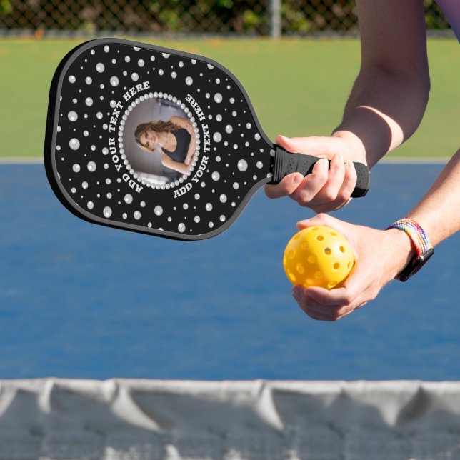 Personalized Photo with Pearls Circle on Black Pickleball Schläger (InSitu)