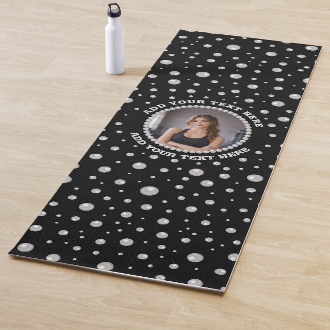 Personalized Photo with Pearls Circle on Black Yogamatte (Beispiel)
