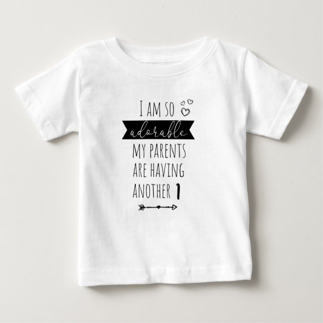 Personalized pregnancy reveal second child baby t-shirt (Vorderseite)