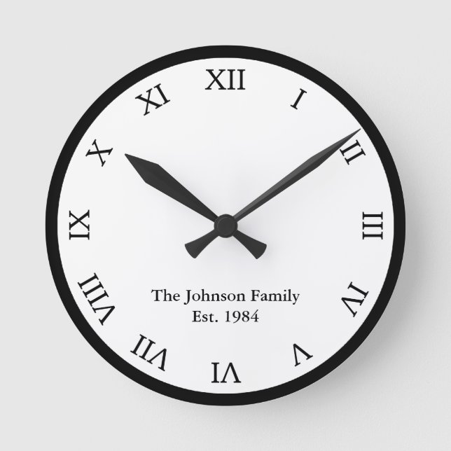 Personalized Roman Numeral Runde Wanduhr (Vorderseite)