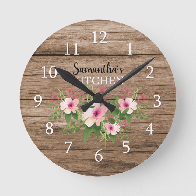 Personalized Rustic Wood And Pink Floral Kitchen Runde Wanduhr (Vorderseite)