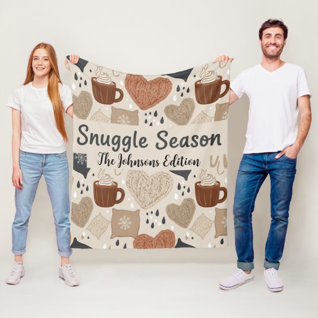 Personalized Snuggle Season Family Name Fleecedecke (Beispiel)