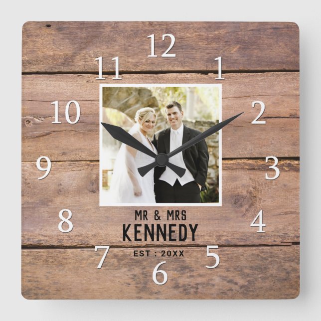 Personalized Wedding Foto von Anniversary Rustic W Quadratische Wanduhr (Vorderseite)