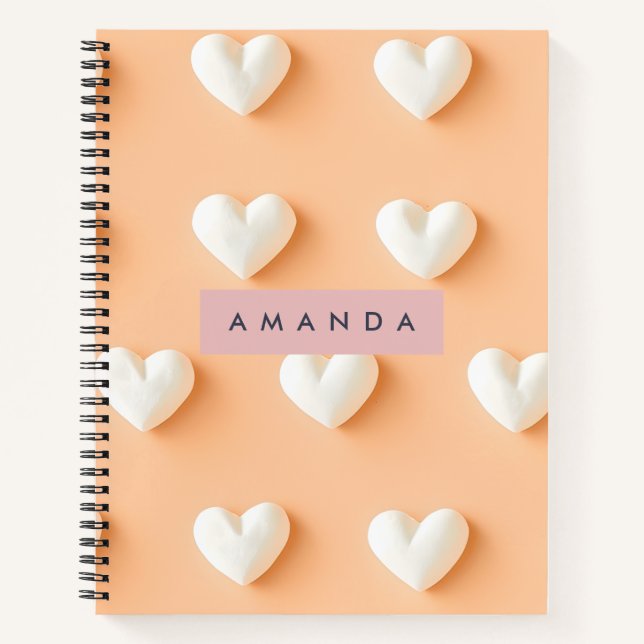 Personalized White Heart Pattern on Peach Notizbuch (Vorderseite)