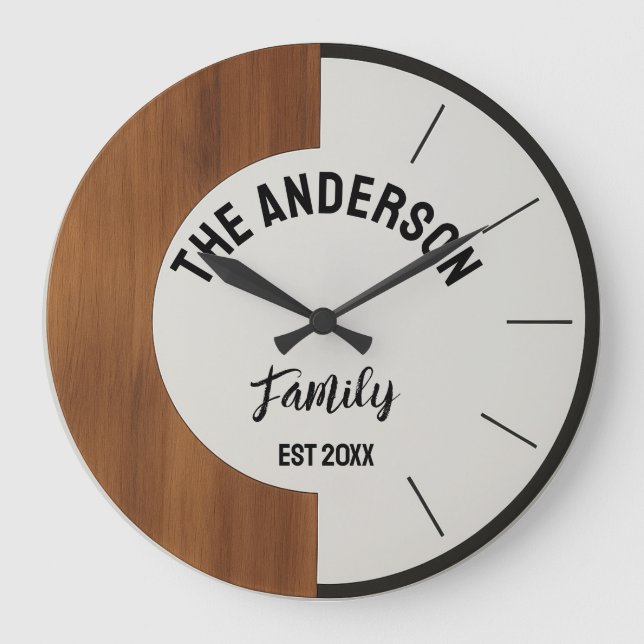 Personalized Wood warmth and charm Family Name  Große Wanduhr (Vorderseite)