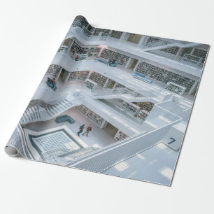 PERSONEN, DIE INNERHALB DER BIBLIOTHEK GEHEN GESCHENKPAPIER