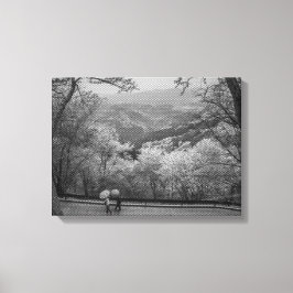 Personen mit Regenschirmen Leinwanddruck