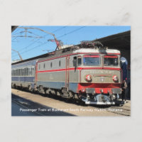 Personenzug im Bahnhof Bukarest