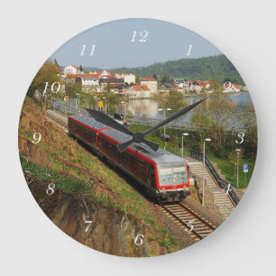Personenzug in Herzhausen am Edersee Große Wanduhr