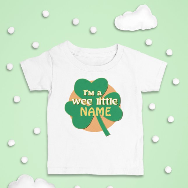 Persönlich bin ich ein Wee Little Name Irish Baby T-shirt (Customized baby tees for St. Patrick's Day fun! Add Irish charm to your little one's wardrobe.)