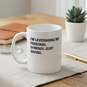 Persönliche Synergie mit lustigem Büroausdruck nut Kaffeetasse