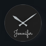 Persönlicher Name, Persönlicher Name Runde Wanduhr<br><div class="desc">Persönlicher Name,  Persönlicher Name,  Monogramm,  Jennifer,  kalligrafische Namen,  Initialen,  Geburtstagsgeschenke</div>