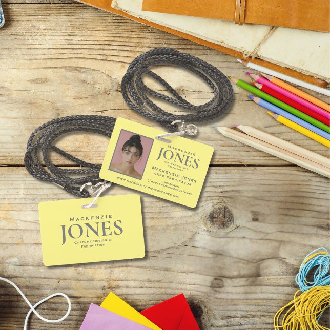 Persönliches Markenlogo Moderner Gelbgrauer Mitarb Ausweis (Von Creator hochgeladen)