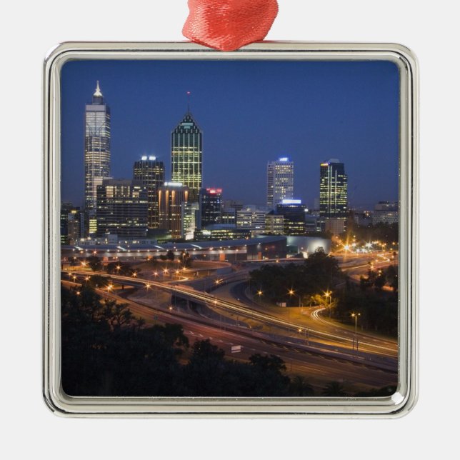 Perth, Australien. Aussicht auf die Innenstadt von Silbernes Ornament (Vorne)