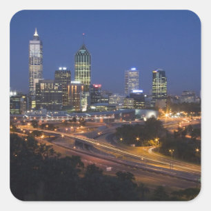 Perth, Australien. Blick auf die Innenstadt von Pe Quadratischer Aufkleber
