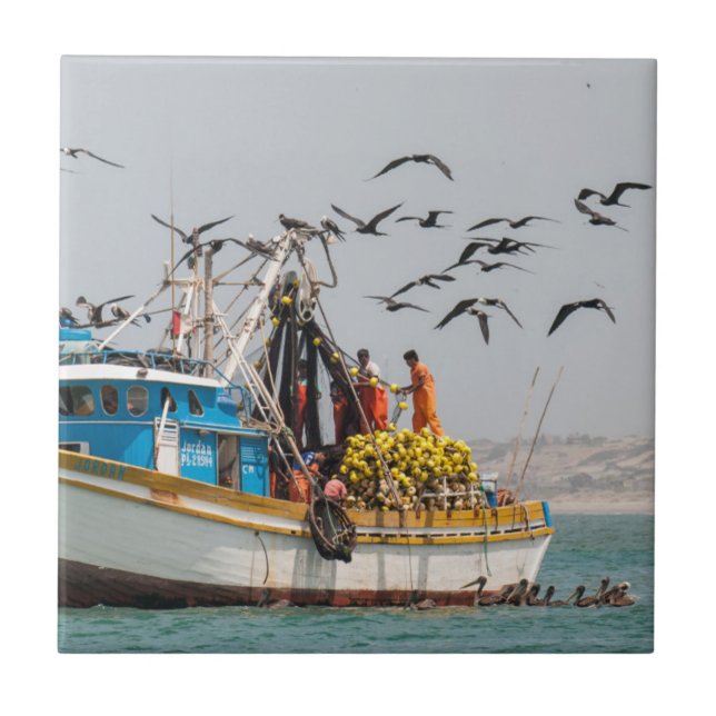 Peru, Los Organos. Fischerboot in Los Organos Fliese (Vorderseite)