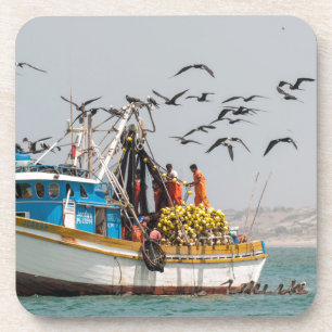 Peru, Los Organos. Fischerboot in Los Organos Getränkeuntersetzer